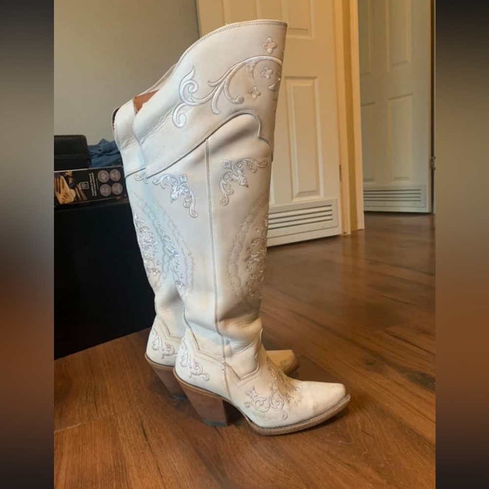 Cream /White Dan Post Knee high boots, Size 8, worn once